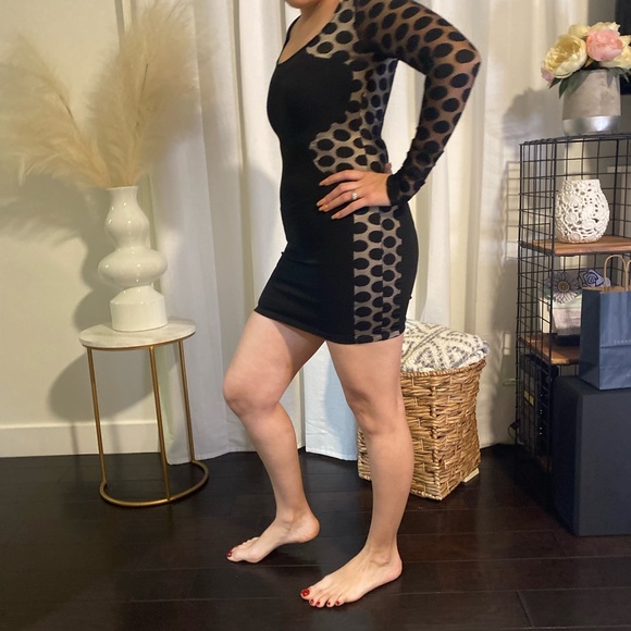 Dresses - Picture 3 of 3